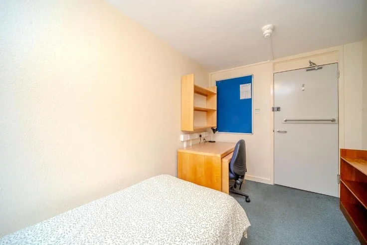 Flat Robertson's Close in City of Edinburgh