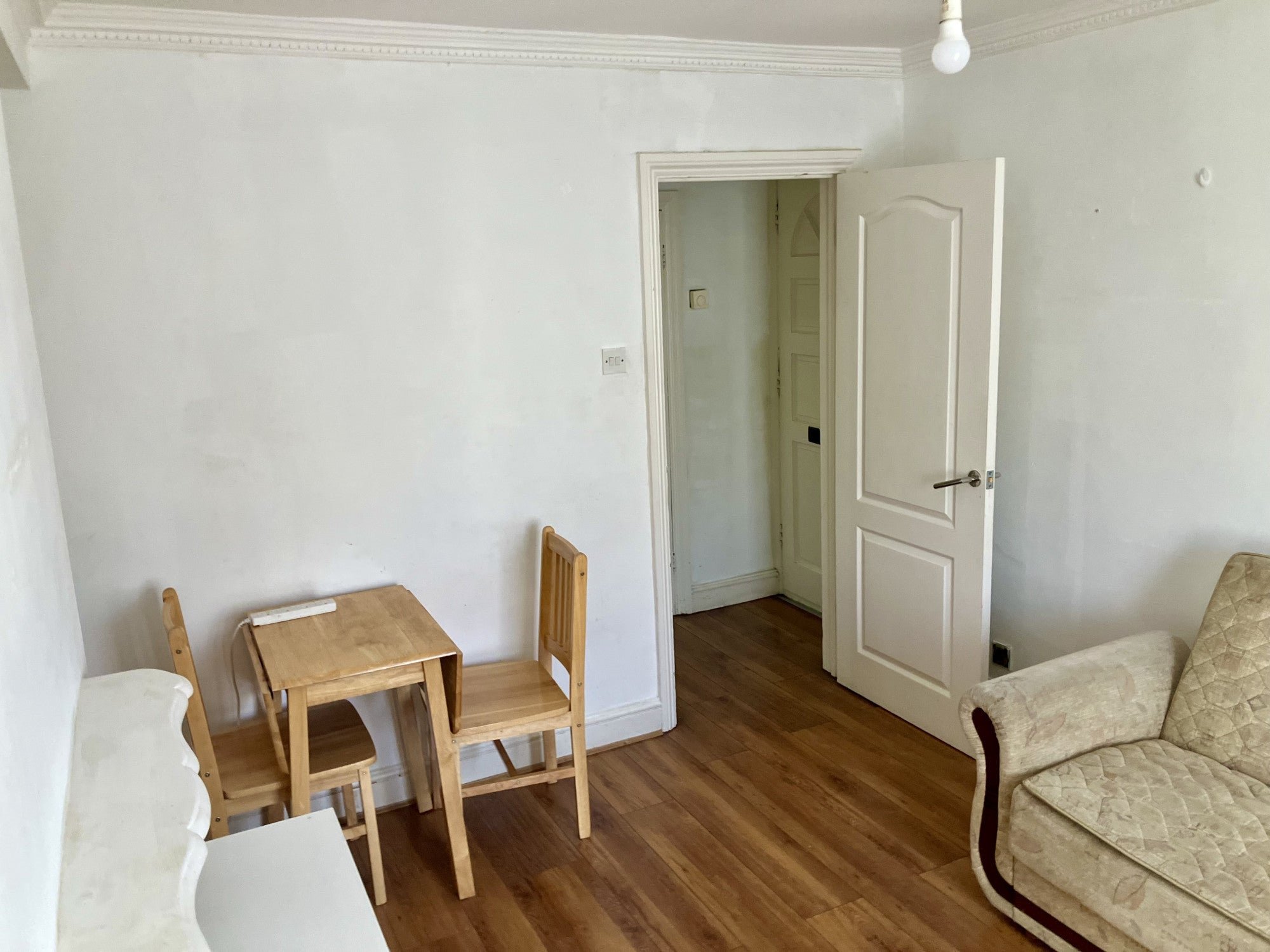 Flat Whiting Avenue in Greater London