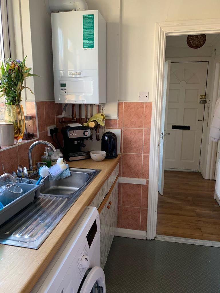 Flat Whiting Avenue in Greater London