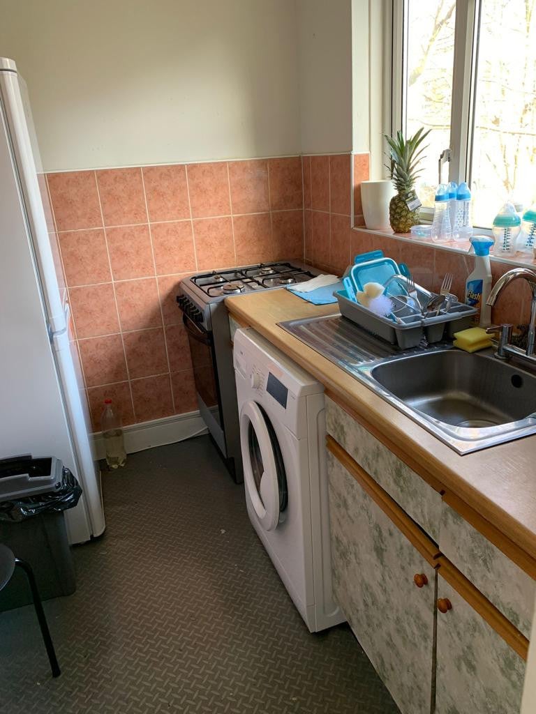 Flat Whiting Avenue in Greater London