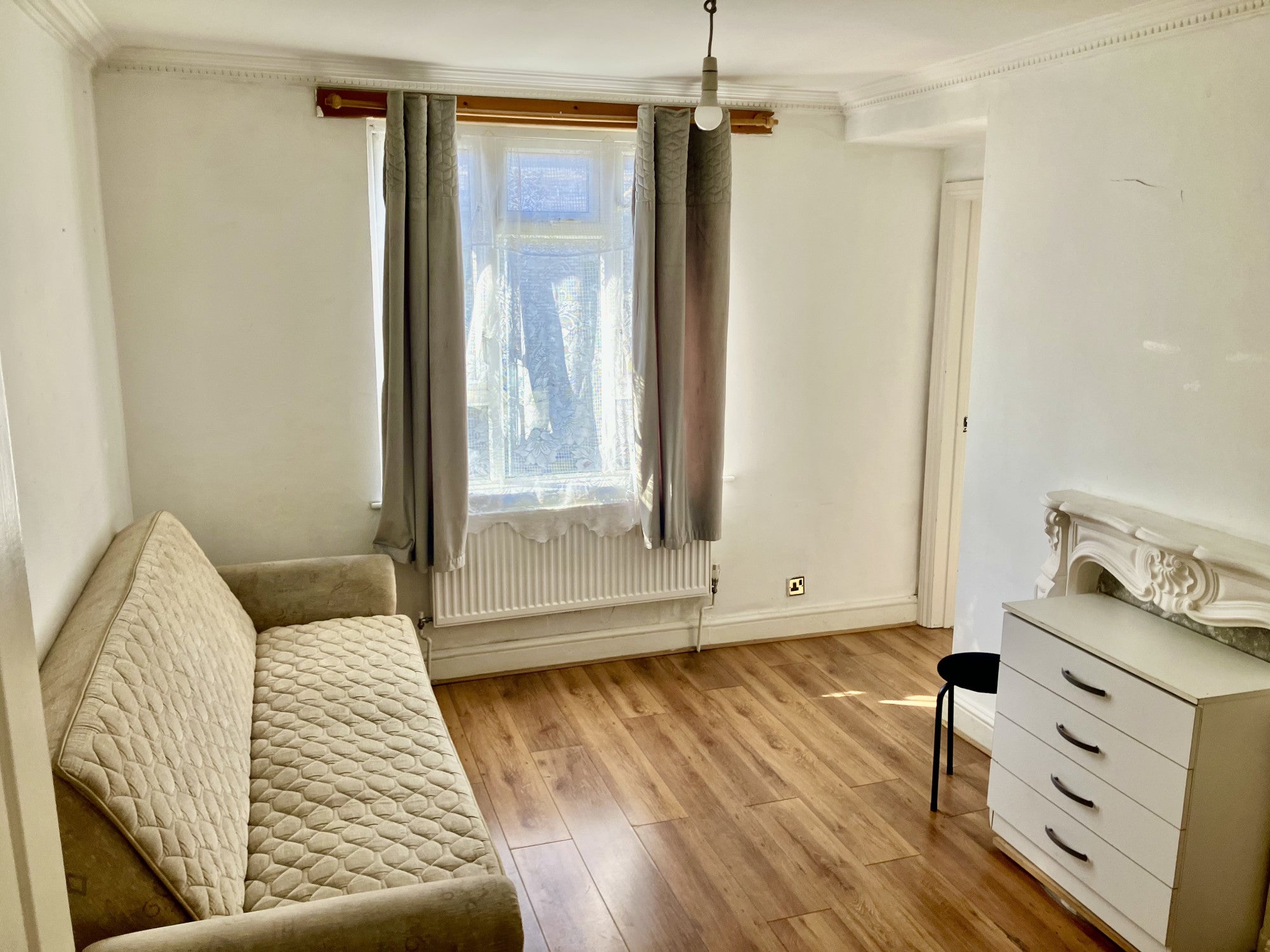 Flat Whiting Avenue in Greater London
