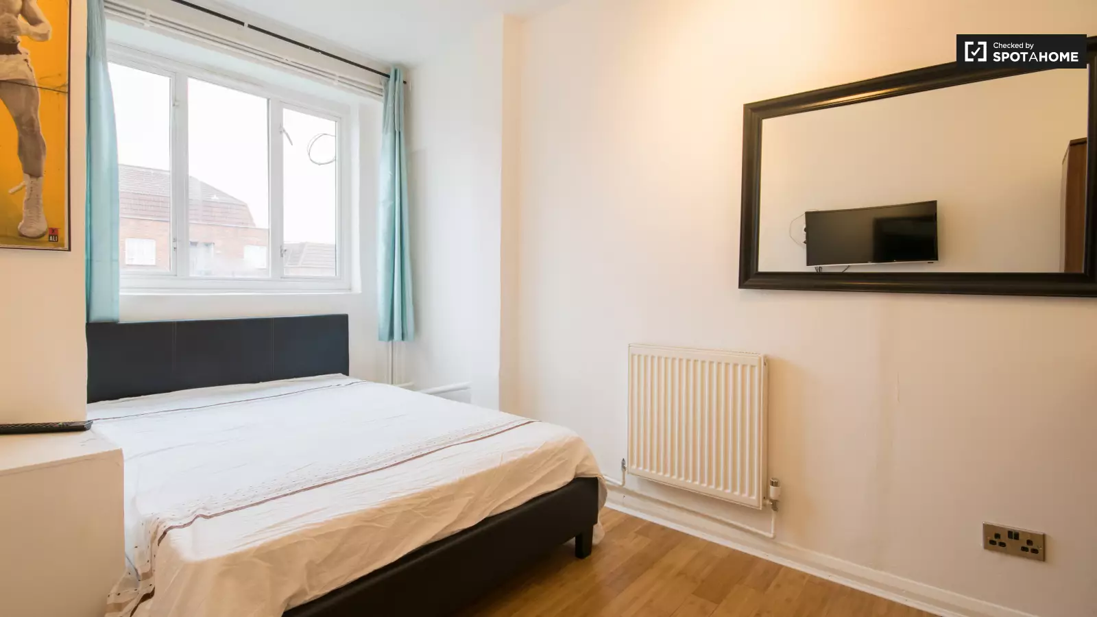 Flat Borrodaile Road in Greater London
