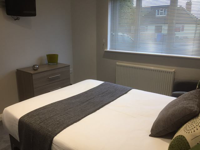 Room School Lane in Maidenhead