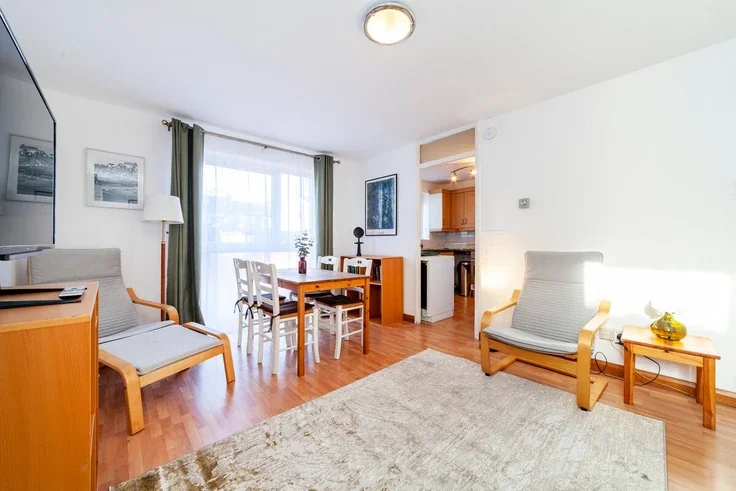 Flat Ravensmede Way in Greater London