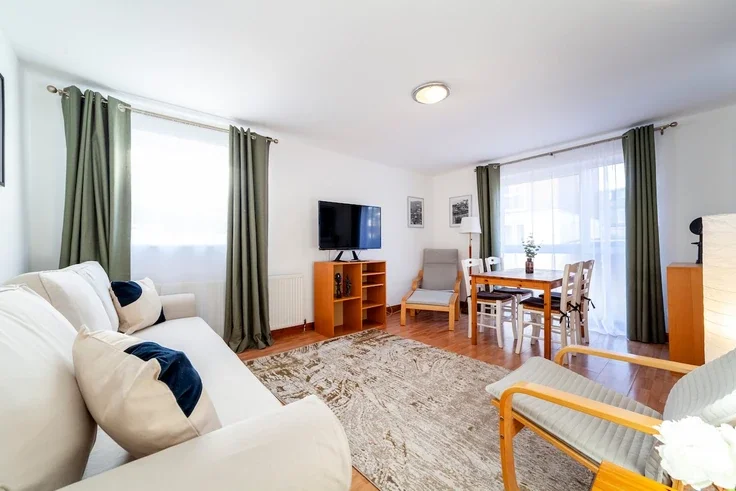Flat Ravensmede Way in Greater London
