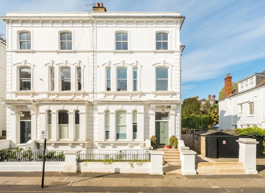 Flat Hampstead Hill Gardens in Greater London