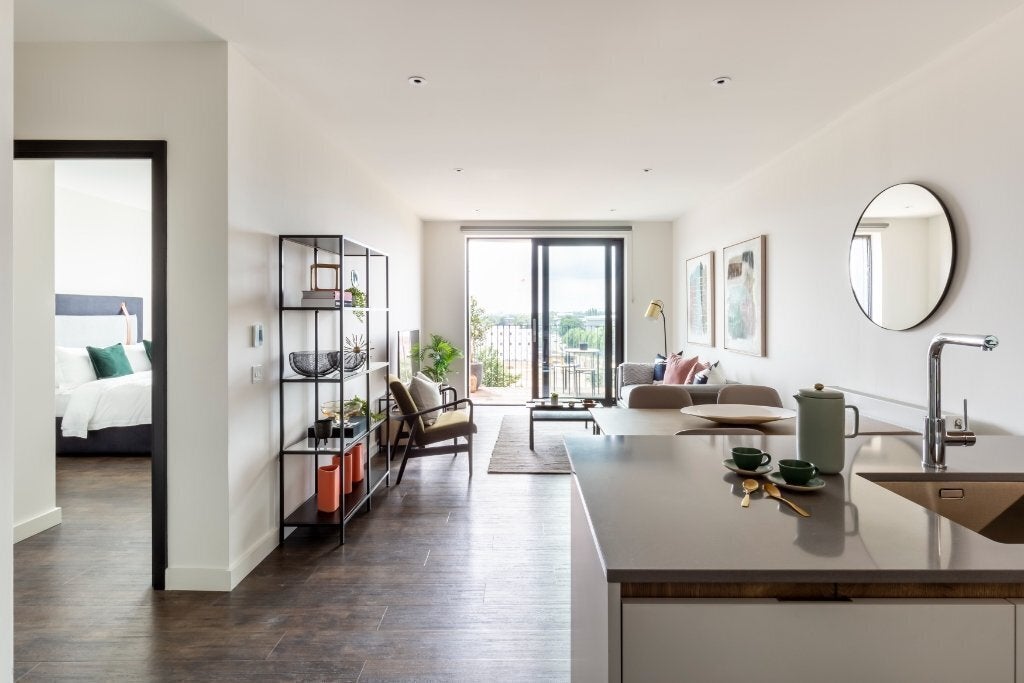 Flat Berkeley Avenue in Greater London