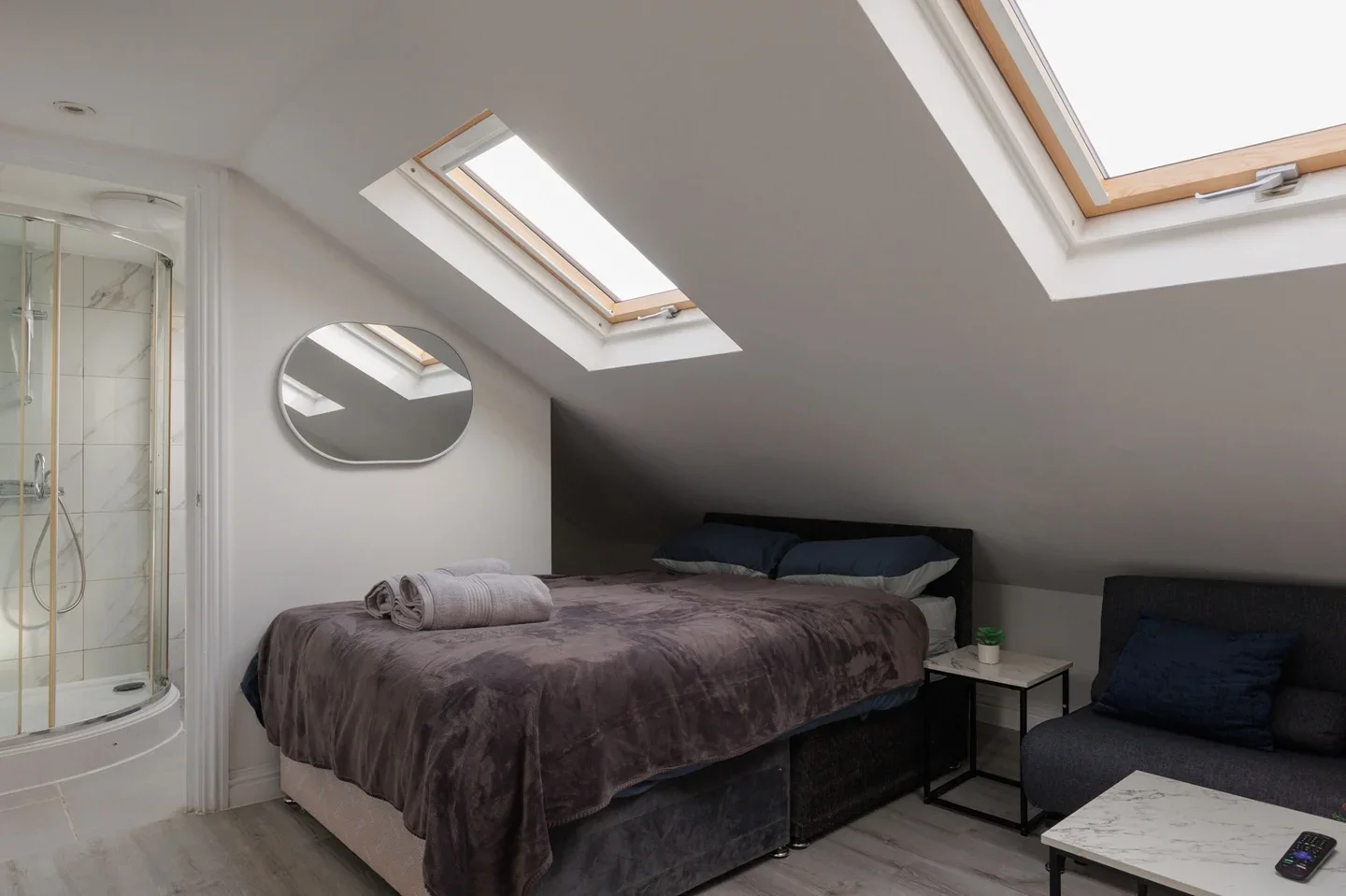 Flat Valnay Street in Greater London