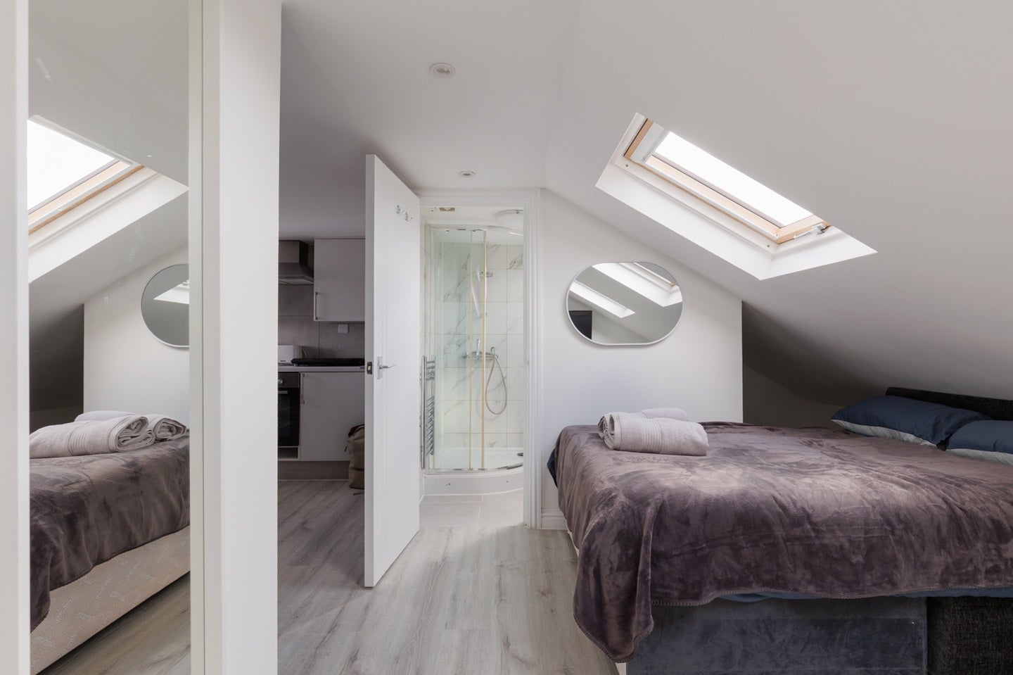 Flat Valnay Street in Greater London