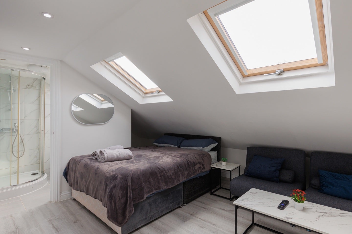 Flat Valnay Street in Greater London