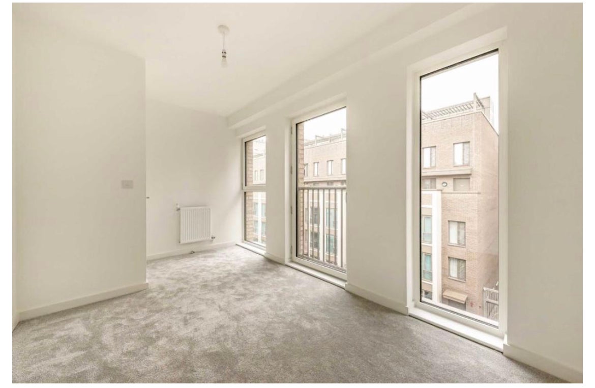 Flat Castle Street in Greater London