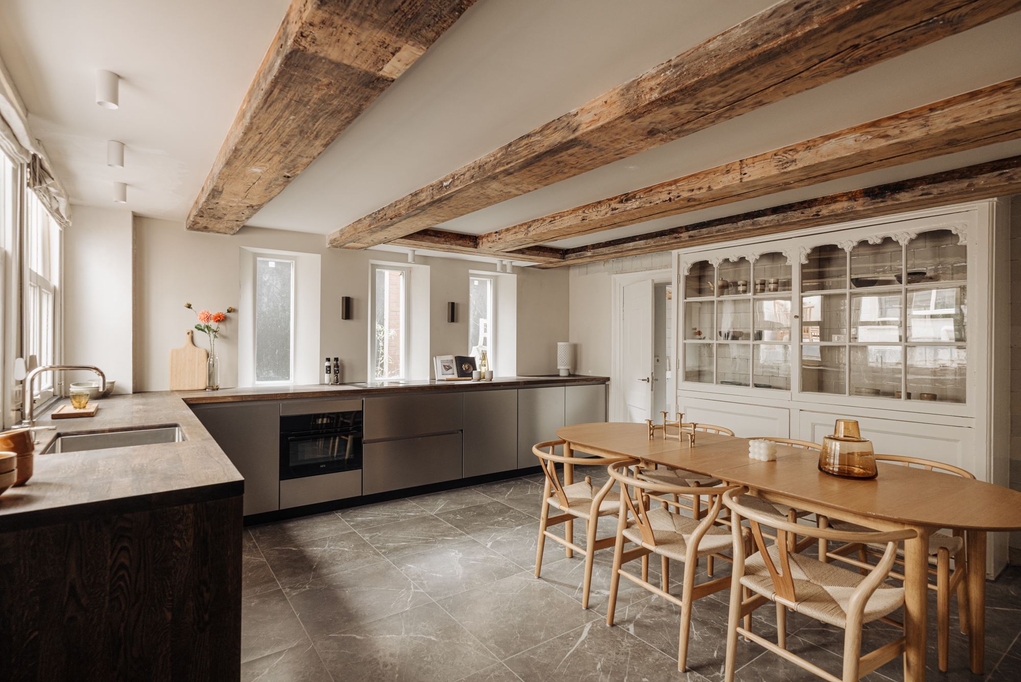 Flat Kromme Waal in Amsterdam