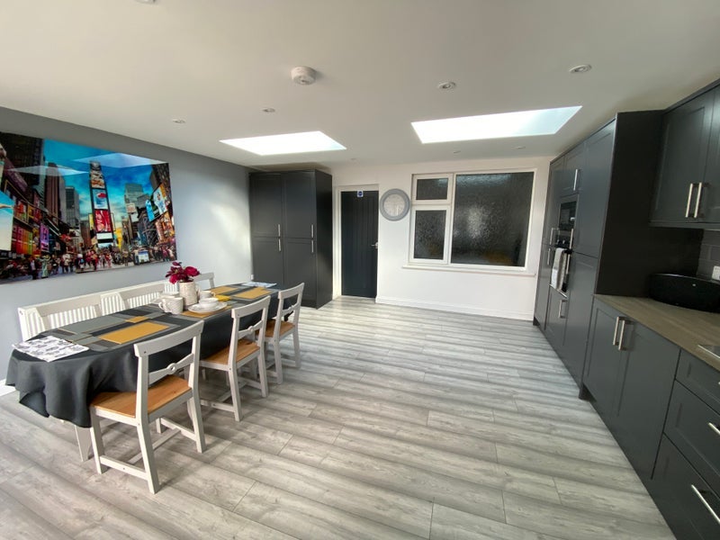 Room Southmead Road in Bristol