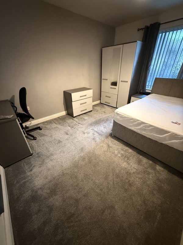 Room Southmead Road in Bristol