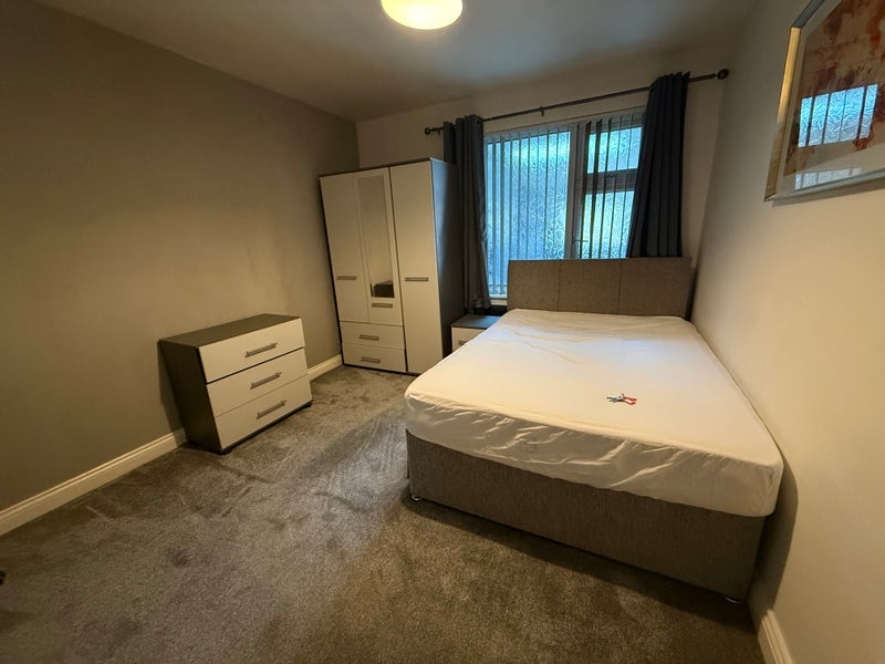 Room Southmead Road in Bristol