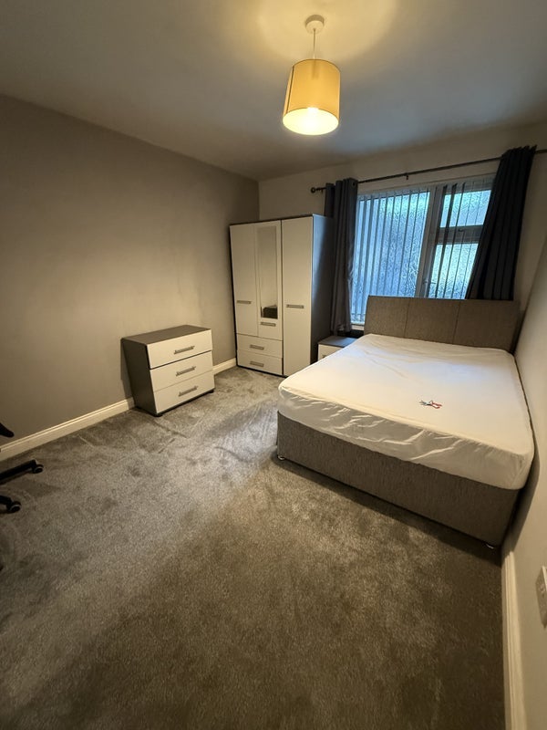 Room Southmead Road in Bristol