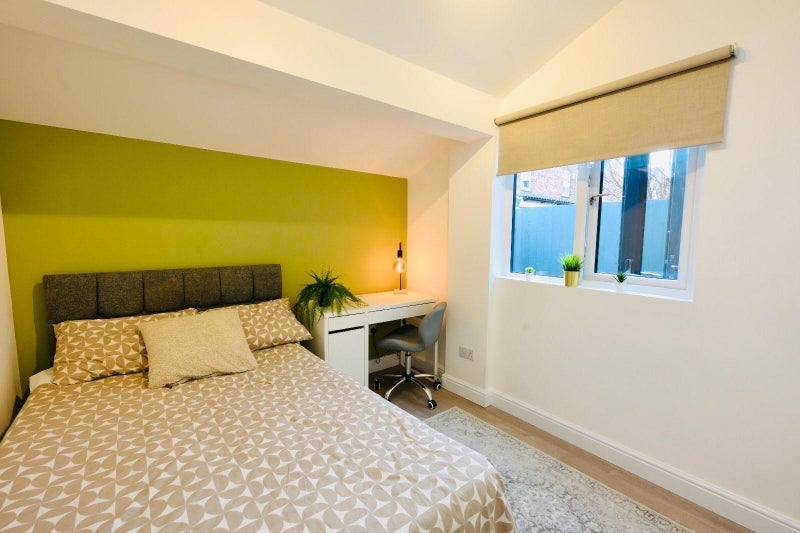 Room Whitby Road in Manchester