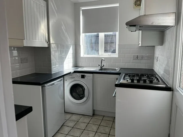 Flat Wellington Road in Watford