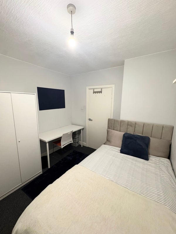 Flat Kingsland Avenue in Coventry