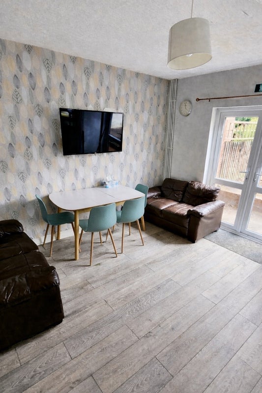 Flat Kingsland Avenue in Coventry