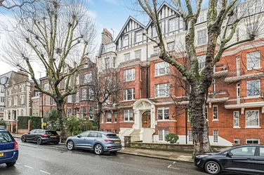 Room Hall Place in City of Westminster