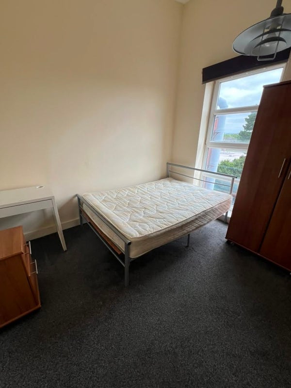 Room Wilmslow Road in Manchester