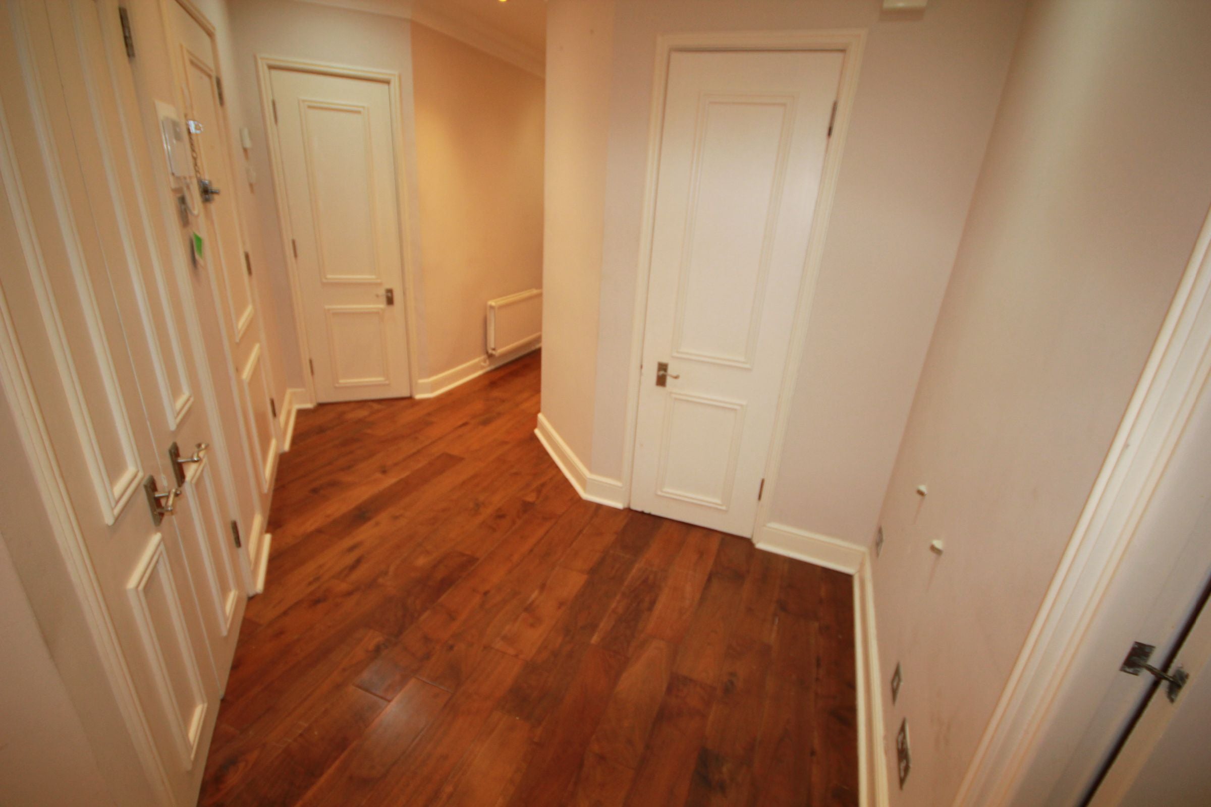 Flat Gooden Court in Greater London
