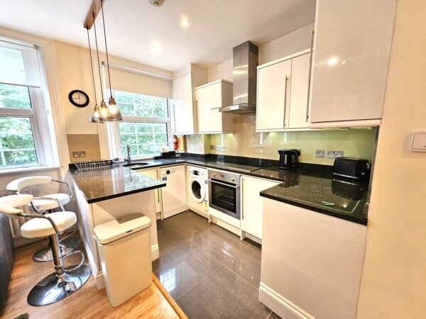 Flat Chambon Place in Greater London