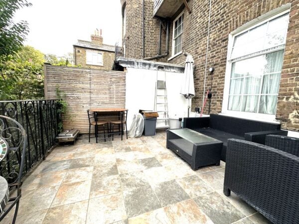 Flat Chambon Place in Greater London