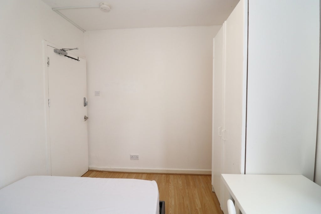 Room Globe Road in Greater London