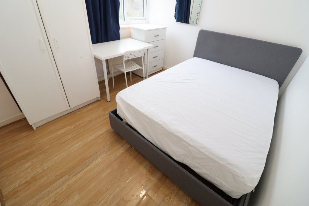 Room Globe Road in Greater London