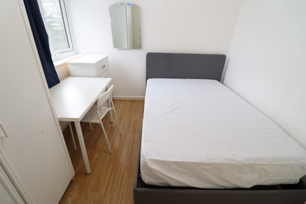 Room Globe Road in Greater London