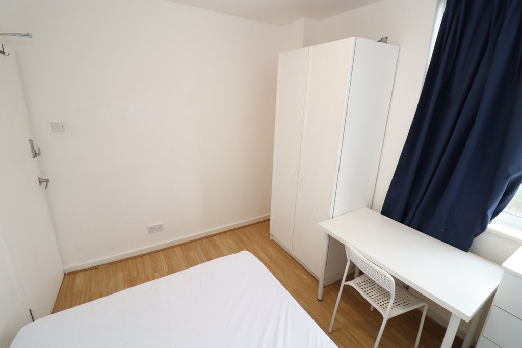 Room Globe Road in Greater London