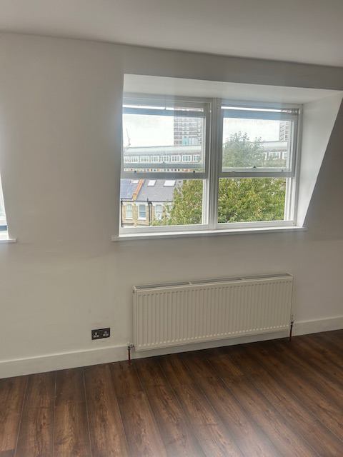 Flat Netherwood Road in Greater London