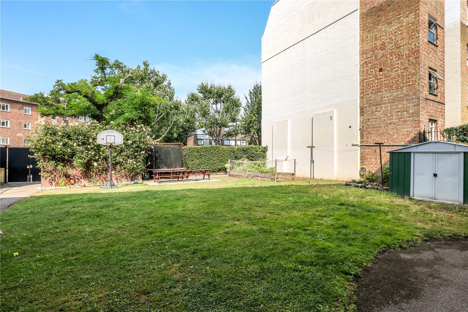 Flat Blenheim Crescent in Greater London