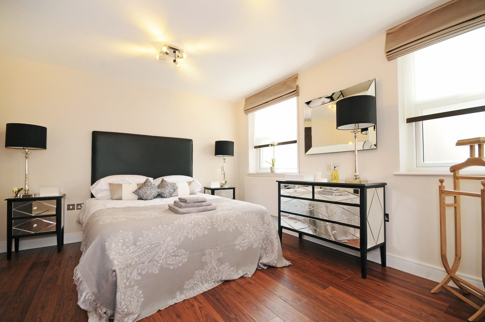 Flat Boydell Court in London