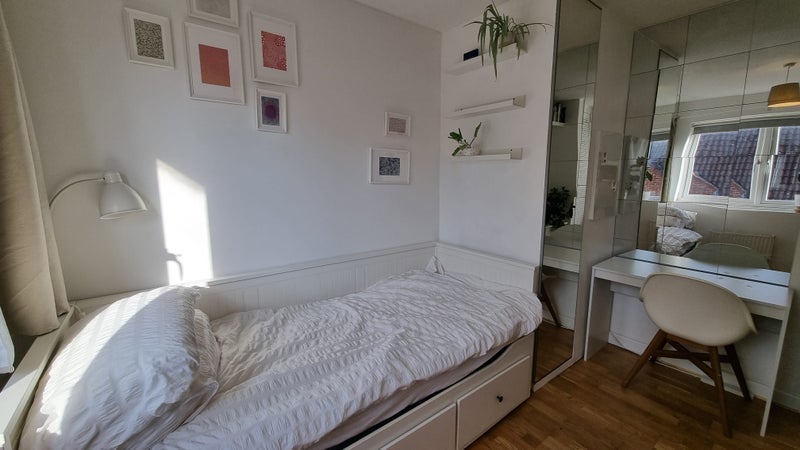 Room Amsterdam Road in Greater London