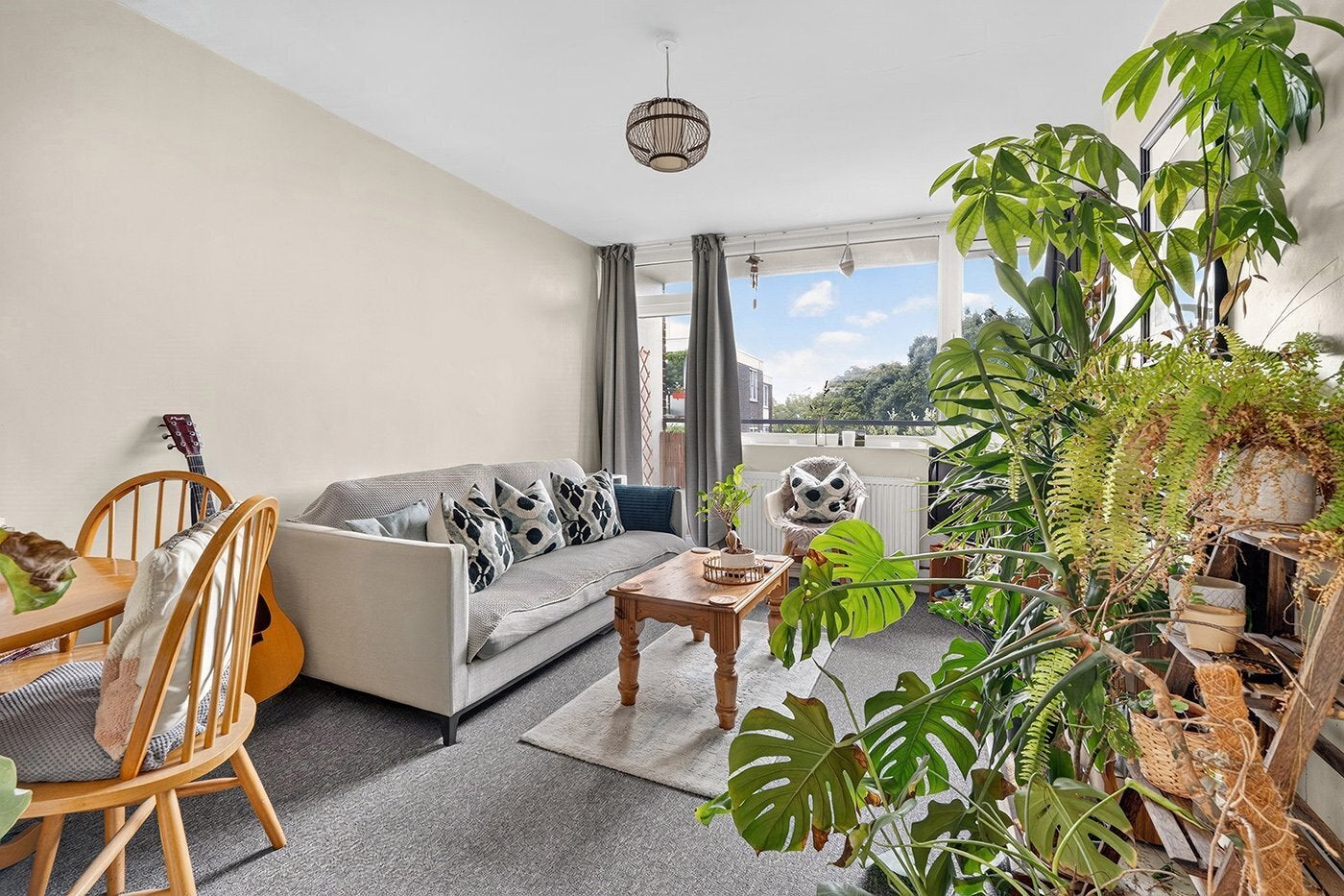 Flat Kersfield Road in Greater London