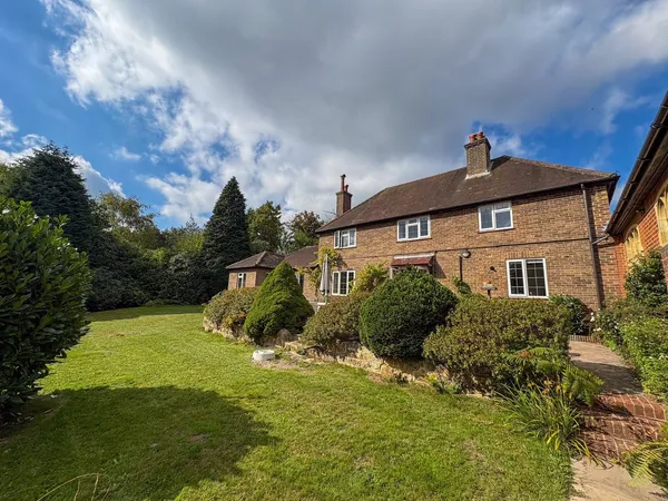 Flat Chapel Green in Wealden
