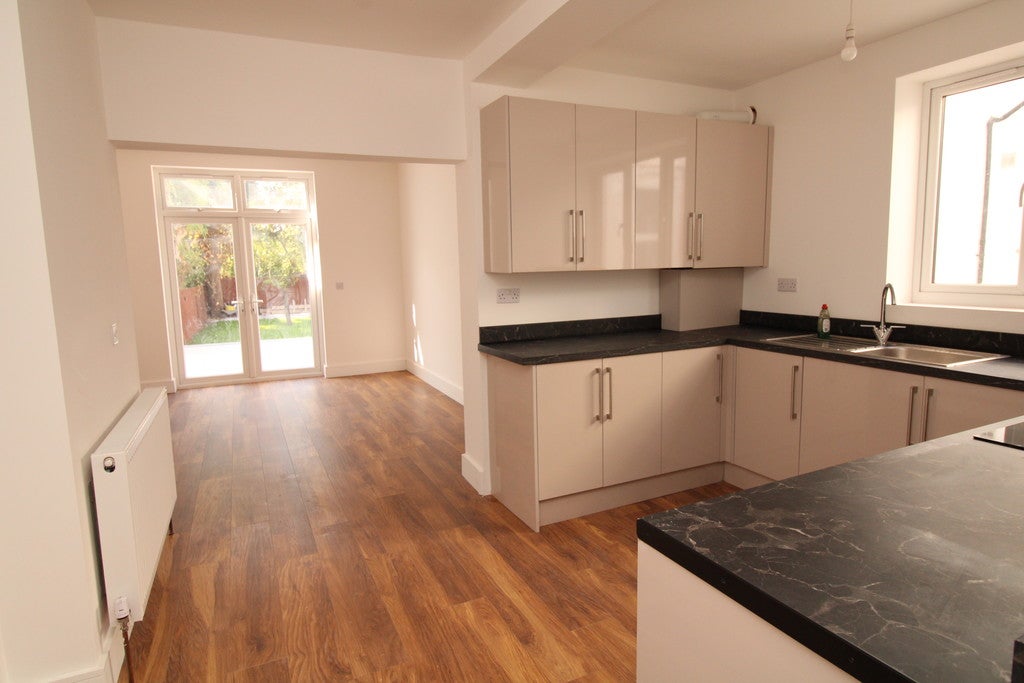 Flat Woodfield Road in Birmingham