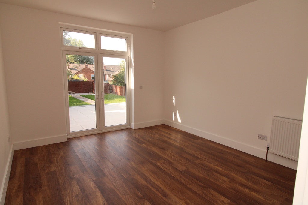 Flat Woodfield Road in Birmingham