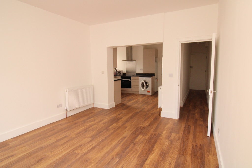 Flat Woodfield Road in Birmingham