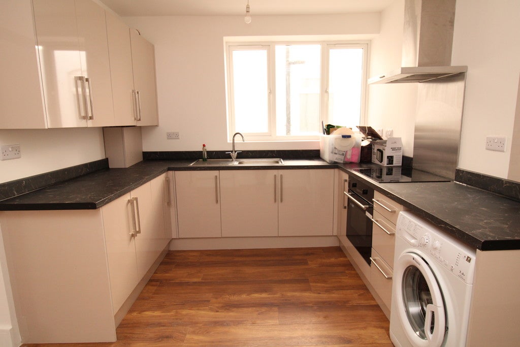 Flat Woodfield Road in Birmingham