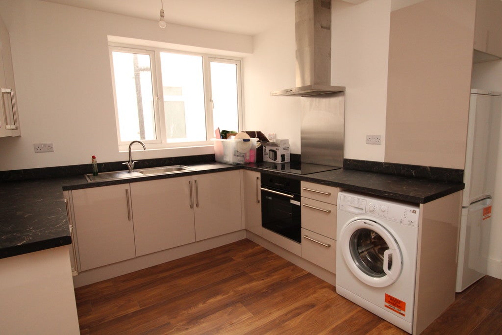 Flat Woodfield Road in Birmingham