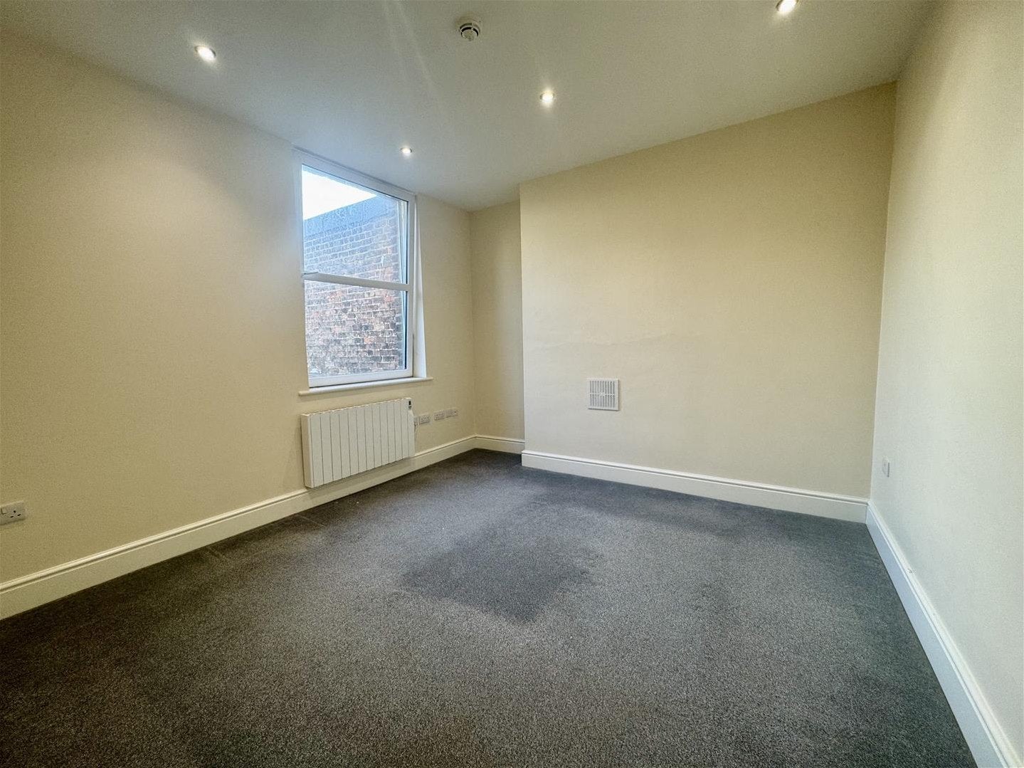 Flat Albemarle Crescent in Scarborough