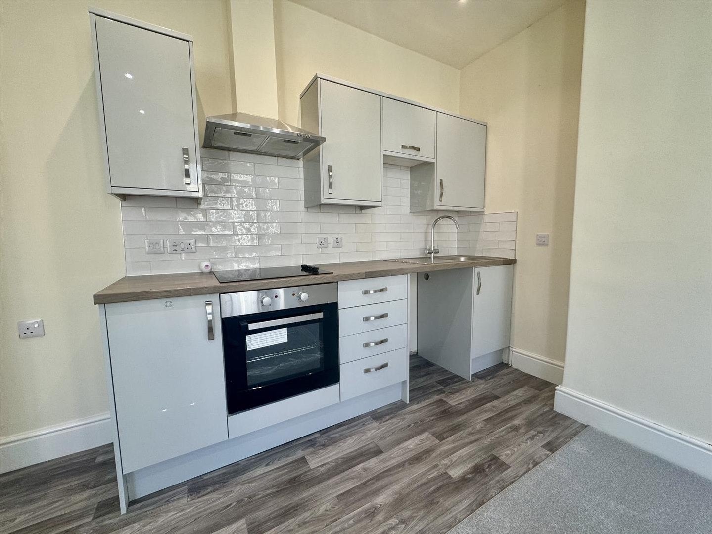 Flat Albemarle Crescent in Scarborough