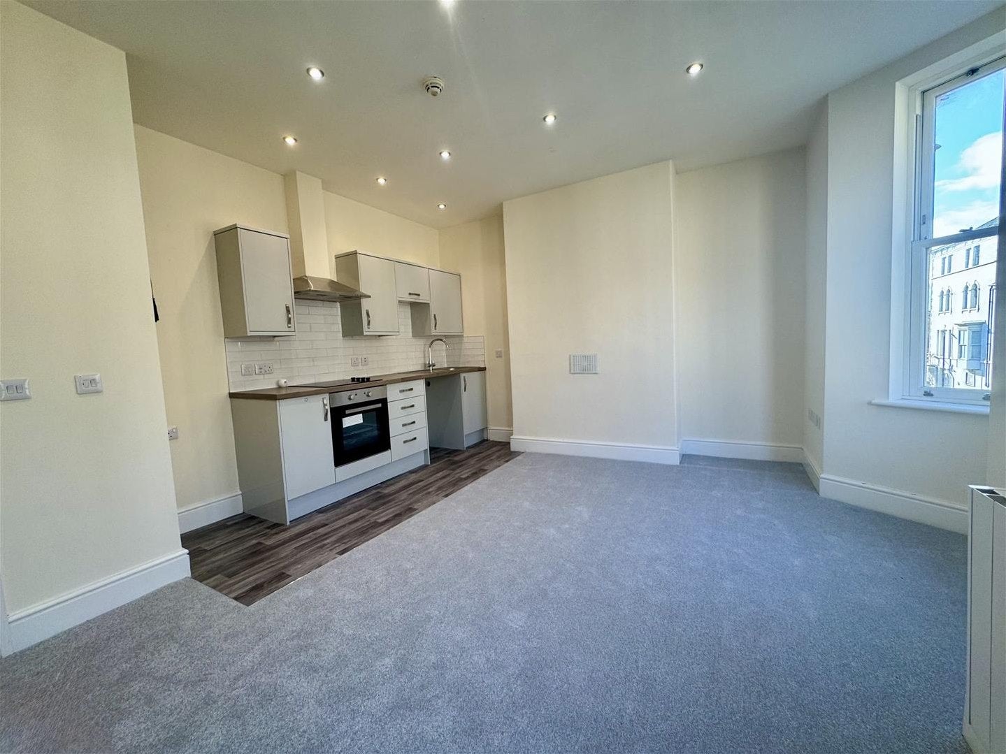 Flat Albemarle Crescent in Scarborough