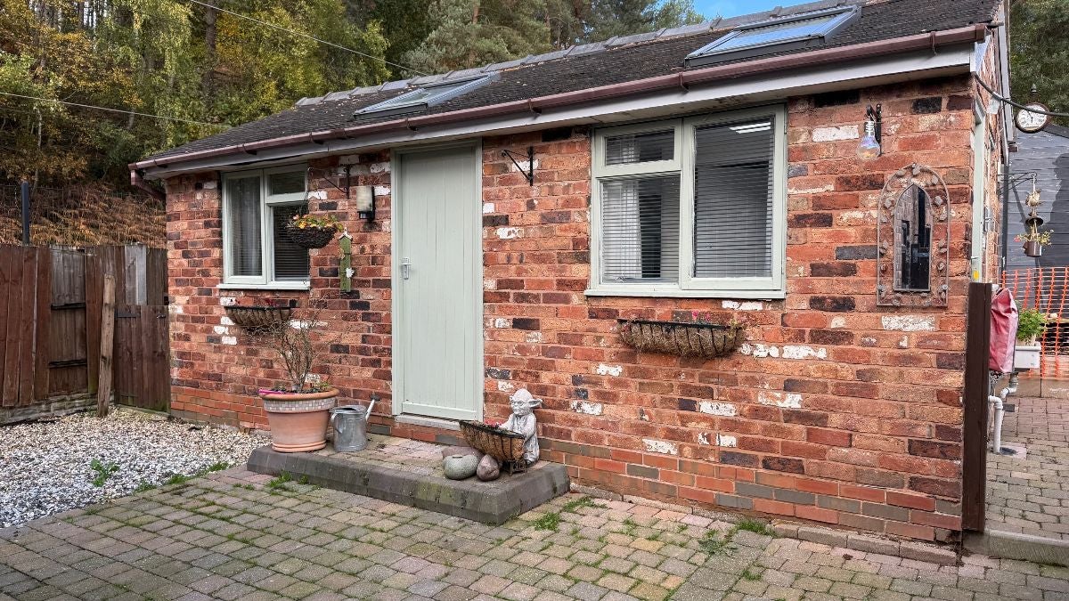 Flat Marquis Drive in Cannock Chase