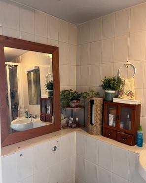 Room Asher Way in Greater London