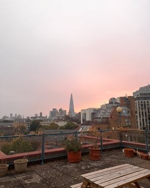 Room Asher Way in Greater London